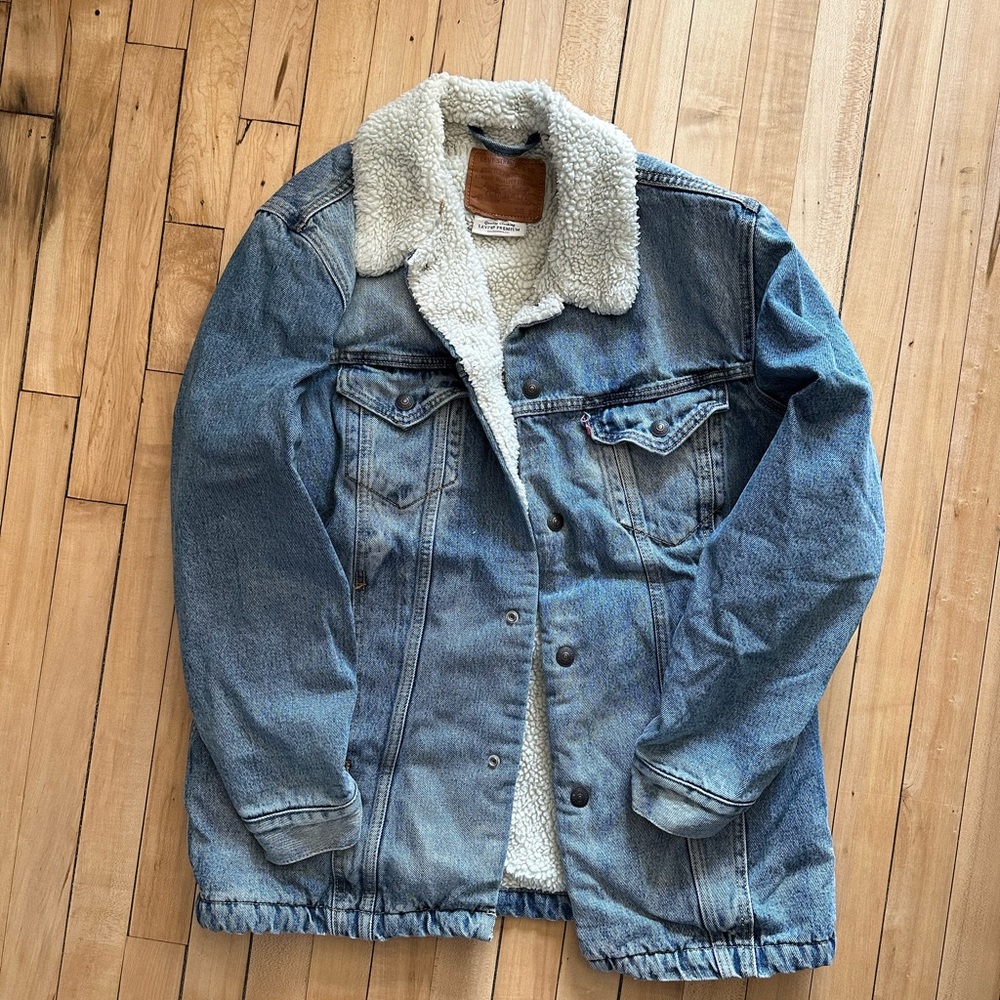 Levi’s Sherpa extra long button up jean jacket men’s S
